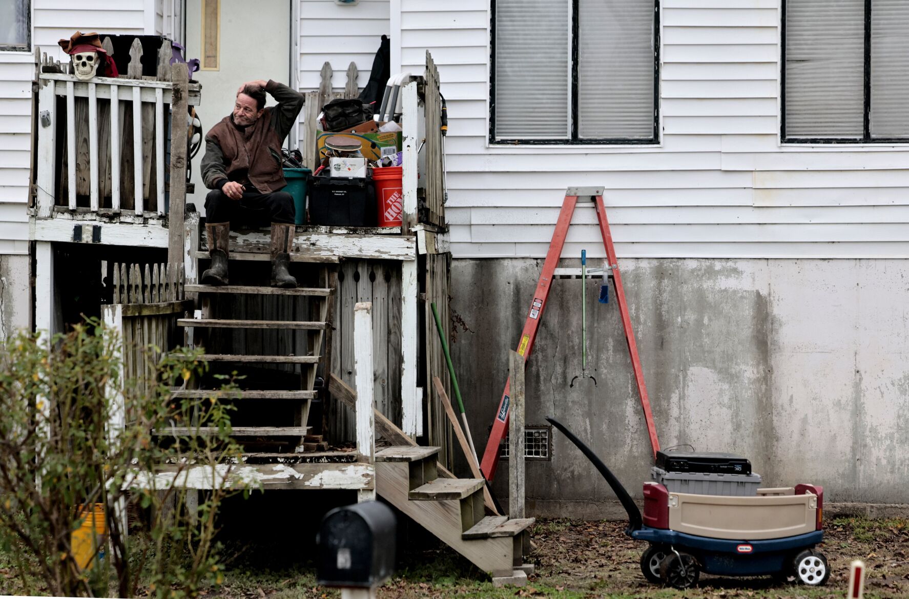 Residents of Pacific prepare for flooding